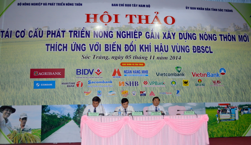 Lãnh đạoBộ NN&PTNT, Tây Nam bộ và tỉnh Sóc Trăng chủ trì hội thảo.