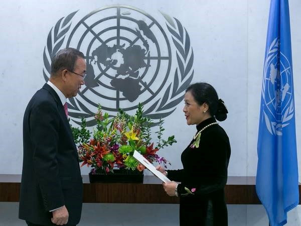 Đại sứ Nguyễn Phương Nga đã trình Thư ủy nhiệm lên Tổng thư ký Liên hợp quốc Ban Ki-moon. Ảnh: Lê Dương/TTXVN