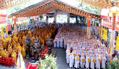 Buddhist monks, nuns and followers pray for traffic accident victims.