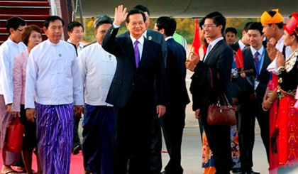 Thủ tướng Nguyễn Tấn Dũng tới Thủ đô Nay Pyi Taw, Myanmar. Ảnh VGP/Nhật Bắc
