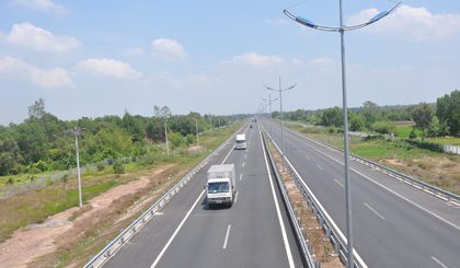 Trung Luong higway. Photo: Huu Chi