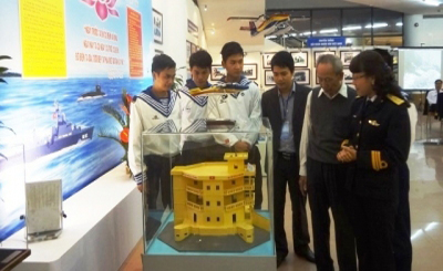 Visitors enjoying a mock-up of a marine defence platform at an exhibition hosted by Vietnamese People’s Navy