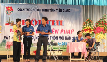 Các đội tham gia phần thi tiểu phẩm.