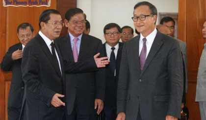 Thủ tướng Campuchia Hun Sen và lãnh đạo đảng đối lập Sam Rainsy. Ảnh: www.phnompenhpost.com