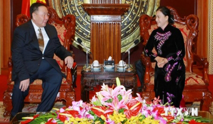 NA Vice Chairwoman Nguyen Thi Kim Ngan meets with Auditor General of the MNAO Zangad Ayur