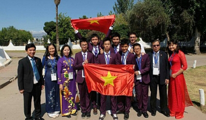  Vietnamese team at the 11th International Junior Science Olympiad in Mendoza city, Argentina