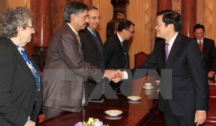 President Truong Tan Sang with the delegates (VNA)