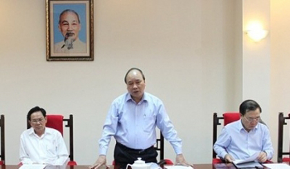 Deputy PM Nguyen Xuan Phuc directly resolves several complicated prolonged complaint cases in the south. (Credit: VGP)