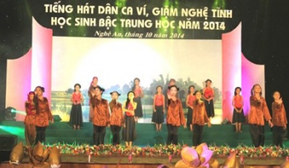 A Vi-Giam performance by students from Nghe An province.