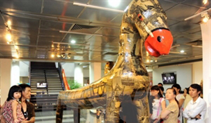 Exhibition on Vietnam- France's culture and history at L'Espace in September 2014 in Hanoi (Photo:VNA)