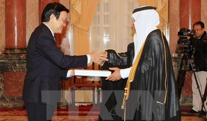 Chủ tịch nước Trương Tấn Sang tiếp Đại sứ đặc mệnh toàn quyền Saudi Arabia tại Việt Nam đến trình quốc thư. Ảnh: Nguyễn Khang/TTXVN