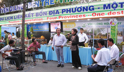 Gian hàng liên kết Tiền Giang - Bến Tre - Vĩnh Long tại Ngày hội Du lịch TP. Hồ Chí Minh.