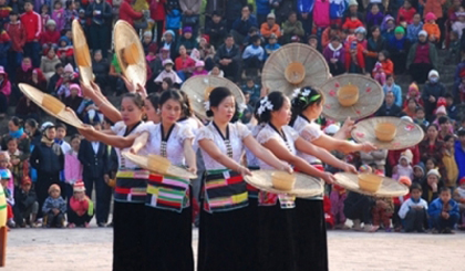 An art performance in Muong Lay