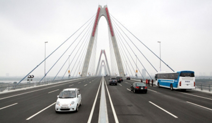 Nhat Tan Bridge