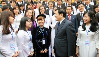 President Truong Tan Sang: Youth are pillar of nationPresident Truong Tan Sang receives outstanding students