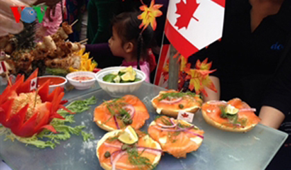 Dishes at Canadian stall. Photo: VOV