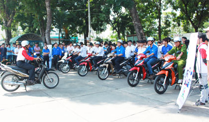 Ngày hội thanh niên với văn hoá giao thông.