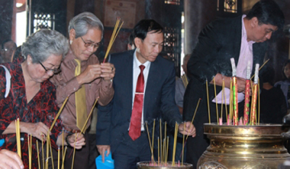 Overseas Vietnamese pay tribute to fallen soldiers (Photo: congan.com.vn)