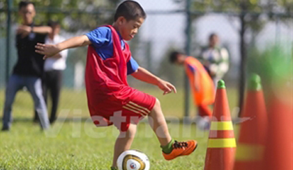 One World Futbol project launched in central Thua Thien-Hue province (Photo: VNA)