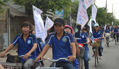 Mittinh hưởng ứng giờ Trái Đất. Ảnh: Như Lam