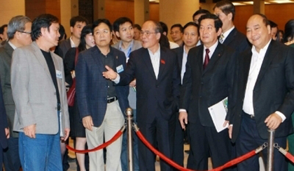 NA Chairman Nguyen Sinh Hung inspects the final rehearsal for the opening ceremony of the IPU-132