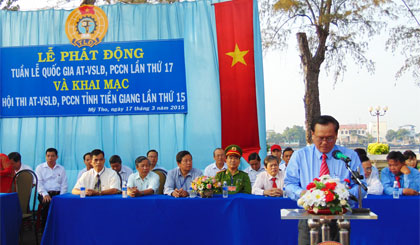 Ông Lê Văn Nghĩa, Phó Chủ tịch UBND tỉnh phát động Tuần lễ Quốc gia ATVSLĐ - PCCN lần thứ 17 - năm 2015.