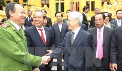 Party General Secretary Nguyen Phu Trong with the delegates (VNA)