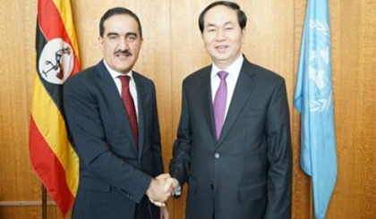 Minister Tran Dai Quang (R) and Mahmadamin Mahmadaminov, Acting Chairman of the UN General Assembly