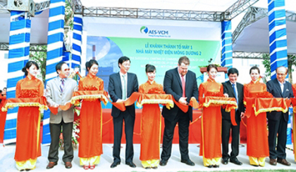 Delegates at a ceremony held on March 20 to mark the official operation of Mong Duong 2 thermal power plant’s first turbine (Photo: baoquangninh.com.vn)