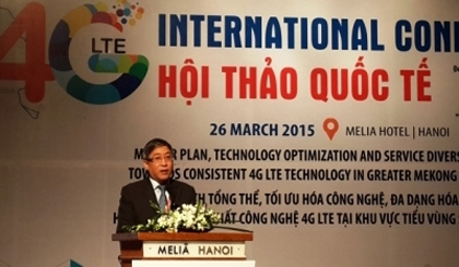 Deputy Minister of Information and Technology Le Nam Thang addressing the conference.