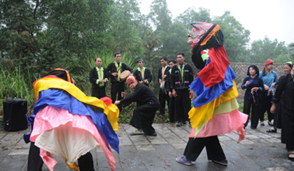 From March 27th to 29th, cultural activities reinstated several festivals of Vietnamese ethnic minority groups took place  at the Culture- Tourism Village of Vietnamese Ethnic Groups in Hanoi to welcome delegates to the 132nd Inter-Parliamentary Union Assembly (IPU-132).