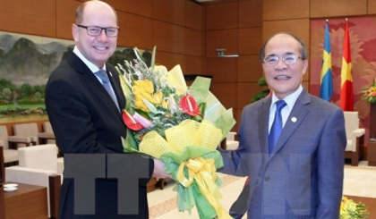 NA Chairman Nguyen Sinh Hung and Speaker of the Swedish Parliament Urban Ahlin