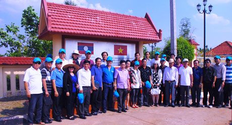 The Vietnamese delegation at the PTI headquarters