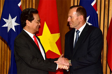 Thủ tướng Nguyễn Tấn Dũng và Thủ tướng Australia Tony Abbott. Ảnh: VGP/Nhật Bắc