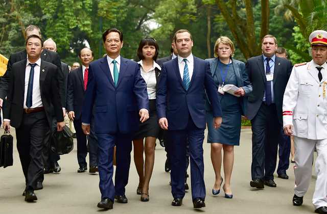  Thủ tướng hai nước Việt Nam-Nga đến phòng hội đàm. Ảnh: VGP/Nhật Bắc