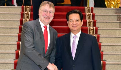 Thủ tướng Nguyễn Tấn Dũng tiếp ông Bernd Lange, Chủ tịch Ủy ban Thương mại quốc tế, Nghị viện châu Âu. Ảnh: VGP/Nhật Bắc