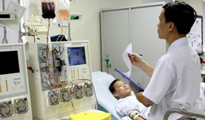 A patient with hemophilia was treated in Vietnam. (Photo: VNA)