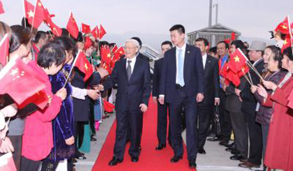 Party leader welcomed at Kunming Changshui International Airport.