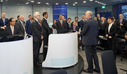 Minister of Public Security Tran Dai Quang visits the Interpol Global Complex in Singapore.