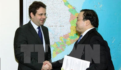 Phó Thủ tướng Hoàng Trung Hải tiếp Quốc vụ khanh Cộng hòa Pháp Matthias Fekl. Ảnh: Nguyễn Dân/TTXVN