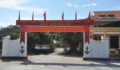 Fisherman Le Quang Minh in a hospital in the Truong Sa (Spratly) archipelago