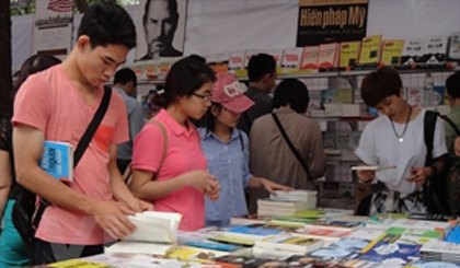 Crowds of youngsters gather at the opening day (Photo: VNA)