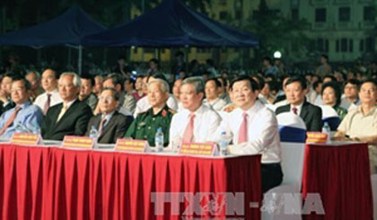 State President Truong Tan Sang (front, first, right) attends the event (Photo: VNA)