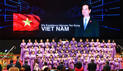 Thủ tướng Nguyễn Tấn Dũng dẫn đầu Đoàn Việt Nam tham dự Hội nghị Cấp cao ASEAN lần thứ 26. Ảnh VGP/Nhật Bắc