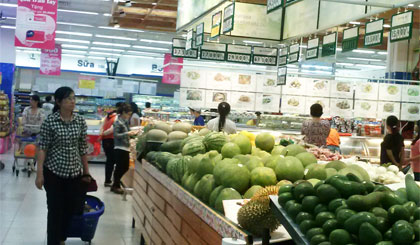 Co.op Mart Mỹ Tho thu hút đông đảo người mua trong những ngày nghỉ lễ.