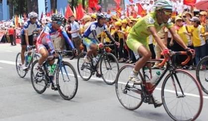 Riders taking on the final 165km stage from Bao Loc city in Lam Dong province to Ho Chi Minh City’s Thong Nhat Square. (VOV)