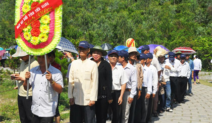 The delegation of Tien Giang led by Tran The Ngoc, the Secretary of the provincial Party Committee, has just held the meeting with leaders Savannakhet province on the official visit Laos.