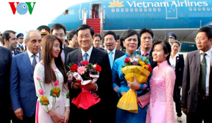 President Sang was welcomed at the airport. (VOV)