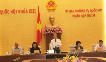 NA Chairman Nguyen Sinh Hung speaks at the 38th meeting of the 13th NA Standing Committee.