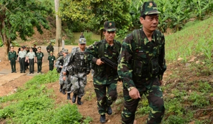Vietnamese and Chinese border guards carry out the joint patrol.